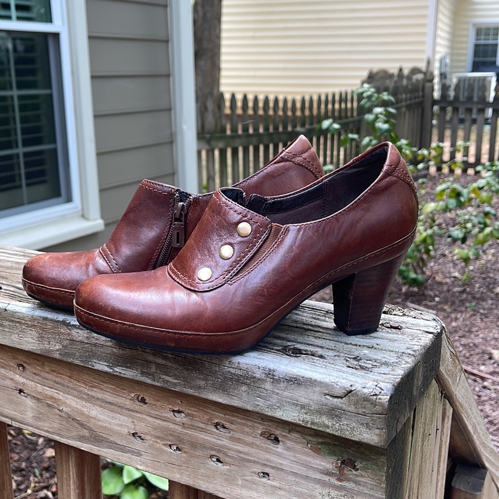 Clark’s Artisan Vermont Terrace Pump Shoes size 7.5M